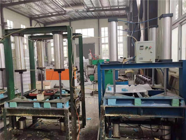 保溫水箱聚氨酯專用發泡設備